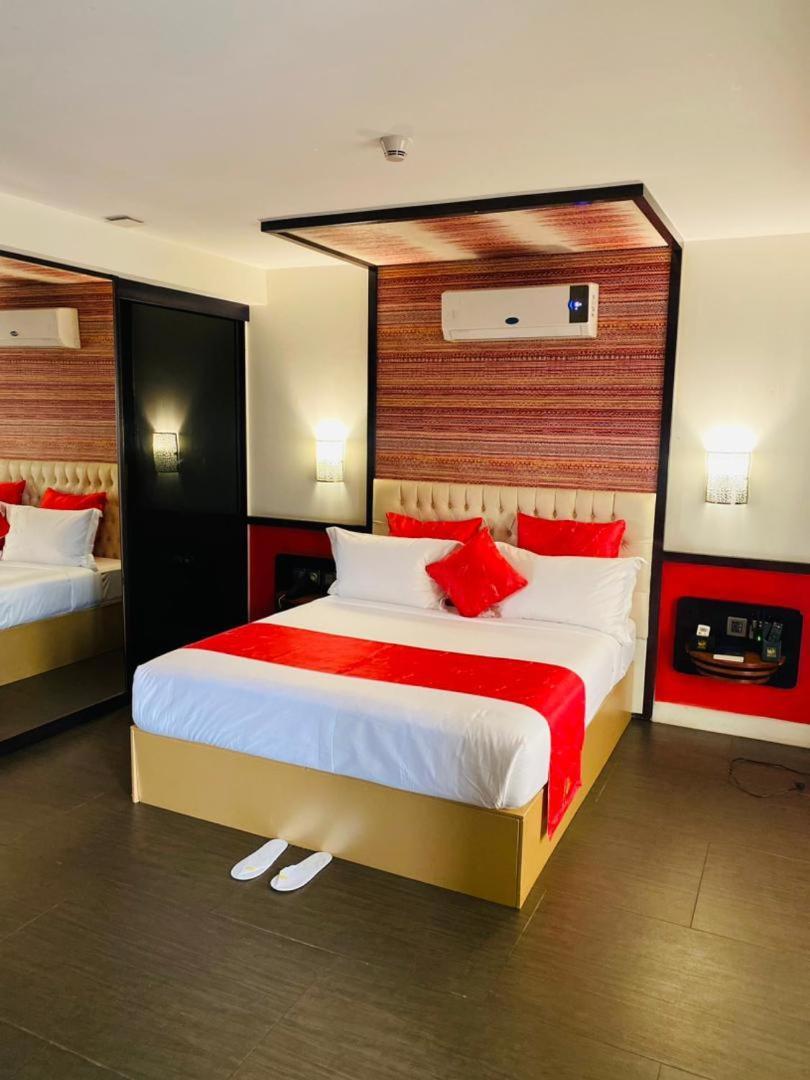 Boun's Hotel Yaoundé Buitenkant foto