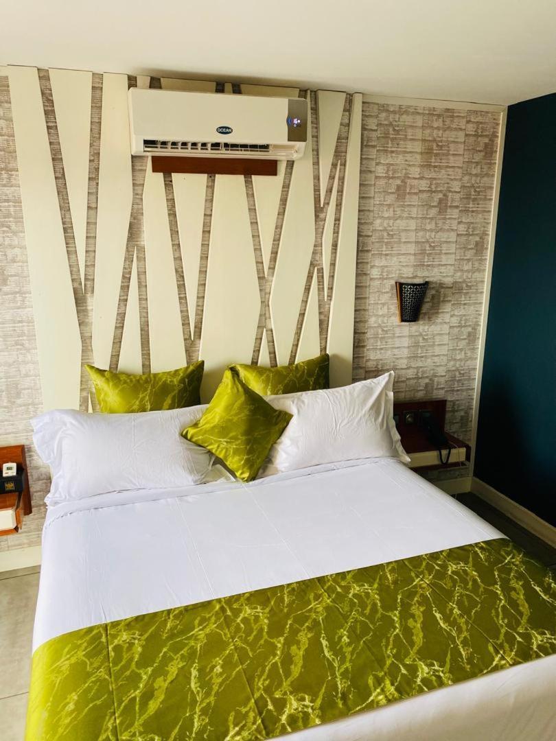 Boun's Hotel Yaoundé Kamer foto