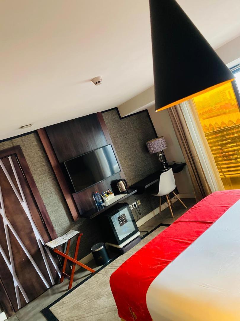 Boun's Hotel Yaoundé Buitenkant foto