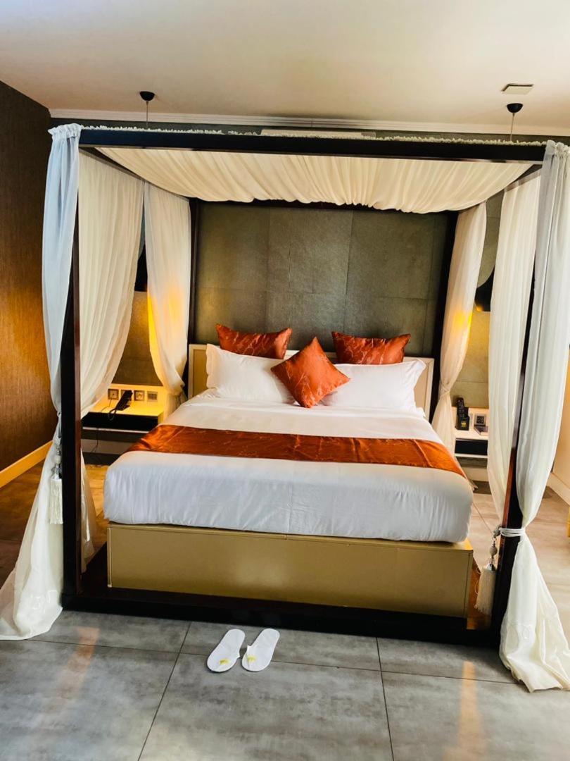 Boun's Hotel Yaoundé Buitenkant foto